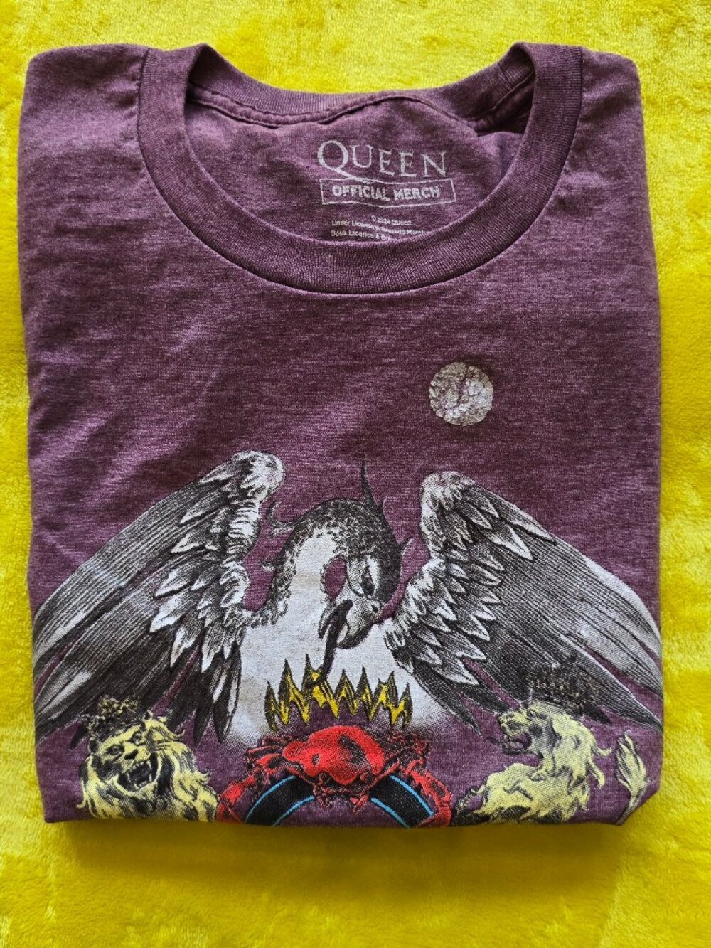 Queen classic crest T shirt, Official 2XL